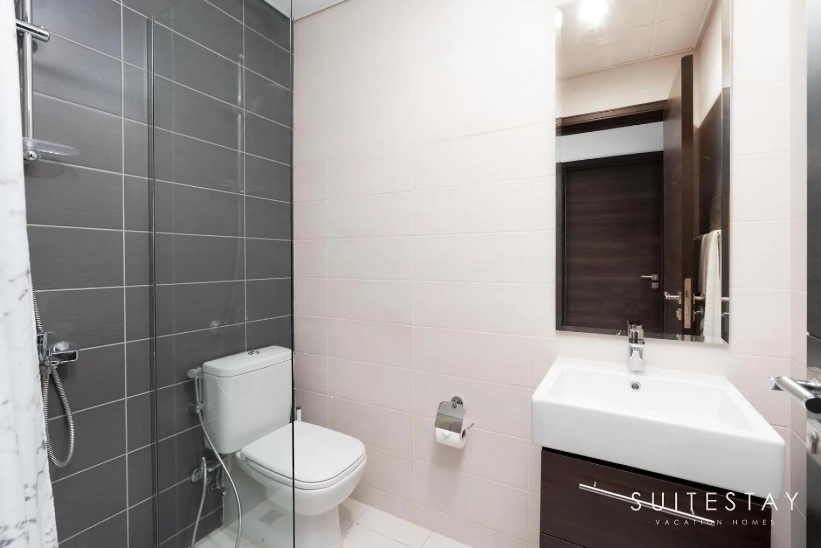 Exclusive 6 Bedroom Villa With Pool And Gym Access Dubai United Arab Emirates
