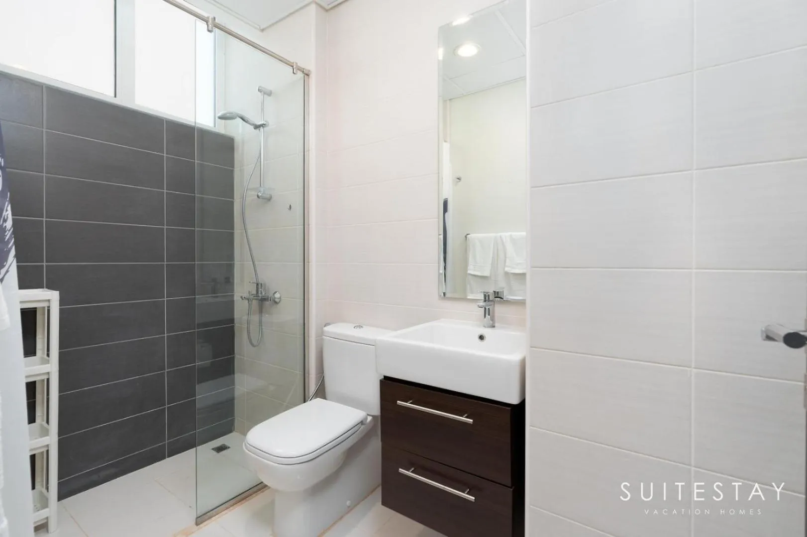 Exclusive 6 Bedroom Villa With Pool And Gym Access Dubai